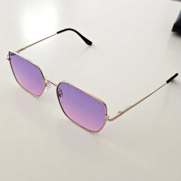 Purple Pink Gradient Lens Sunglasses Gold Tone Rim with Black Case - Picture 2 of 3